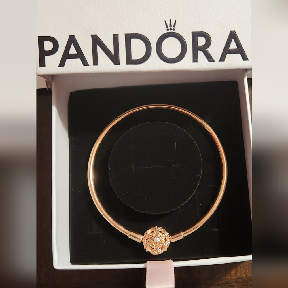 Pandora Rose Gold Moments Festive Snowflake Center Bangle Bracelet